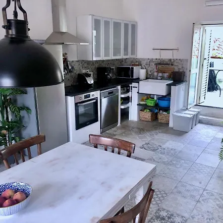 Charming Spacious 3-bedroom Townhouse Ferienhaus